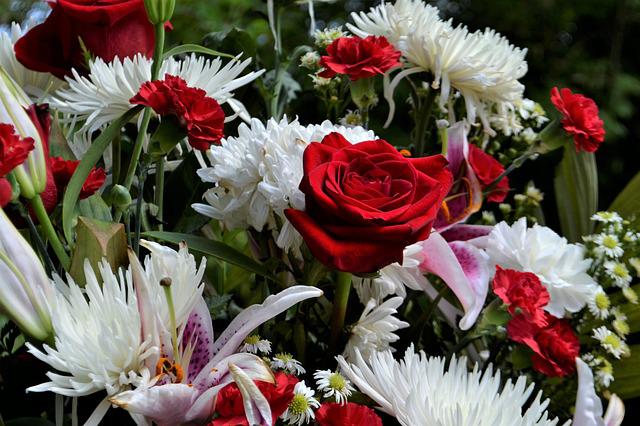 How to Choose a Funeral Home Florist